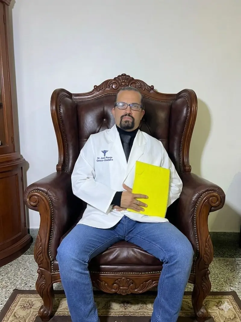 Interpretación de Free Paul Marcano como el Dr. Juan Parejo